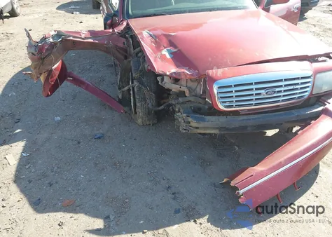 2000 Ford Crown Victoria z USA, uszkodzony, nr VIN 2FAFP73W2YX105897